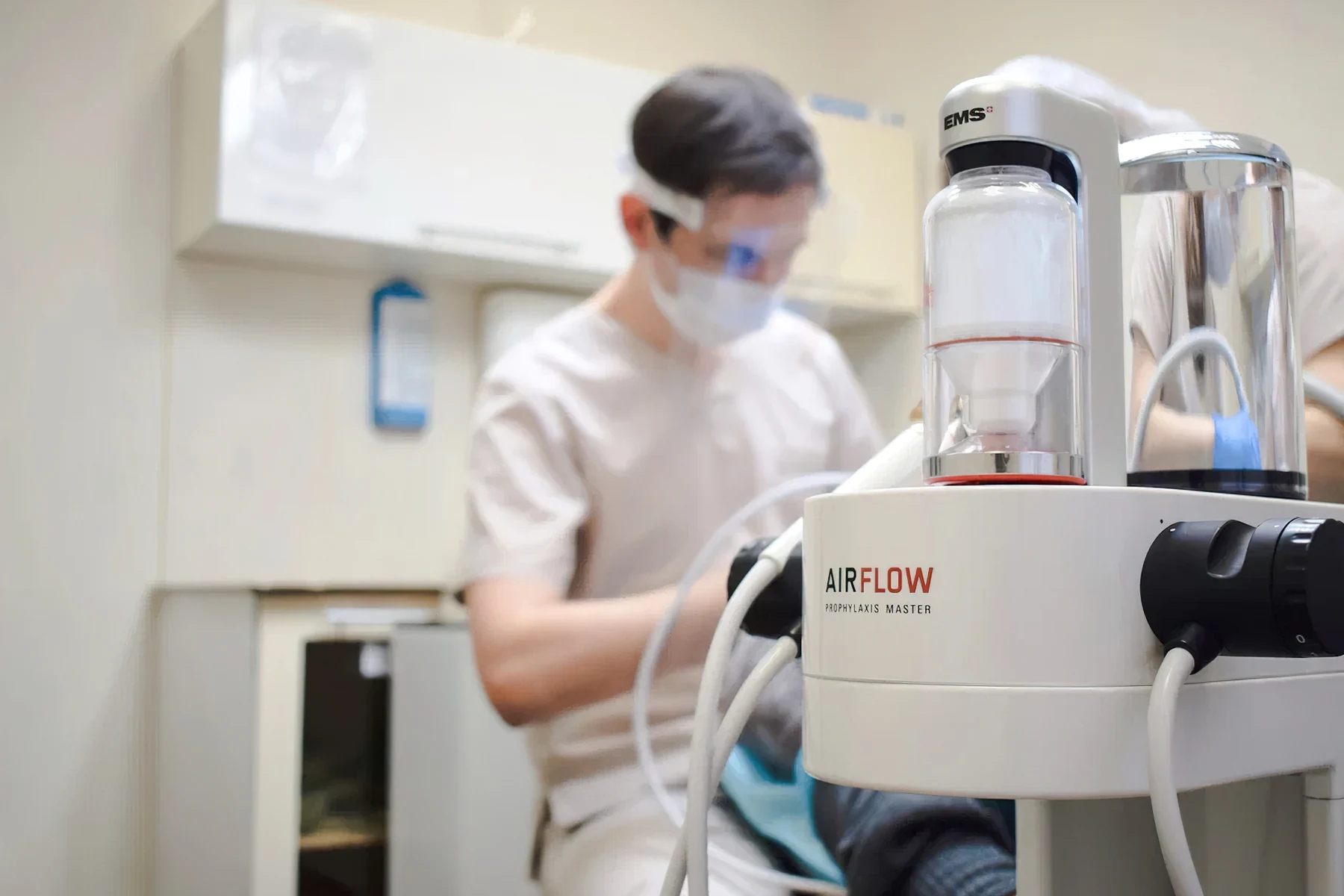 Система EMS AIRFLOW Prophylaxis Master в клинике